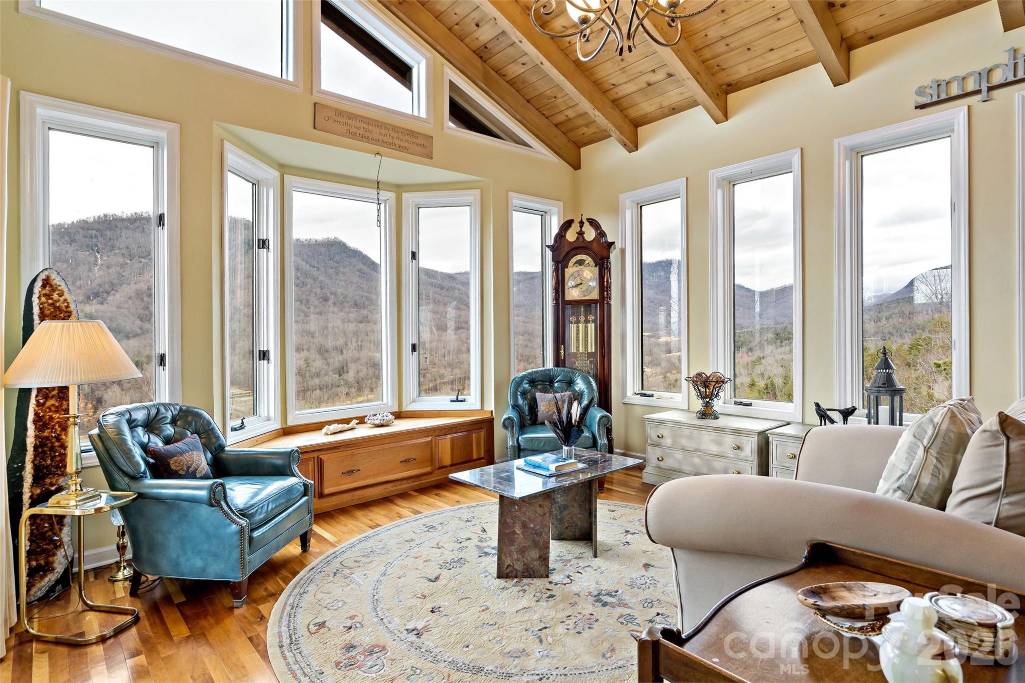 60 E Valley View Drive — Marion