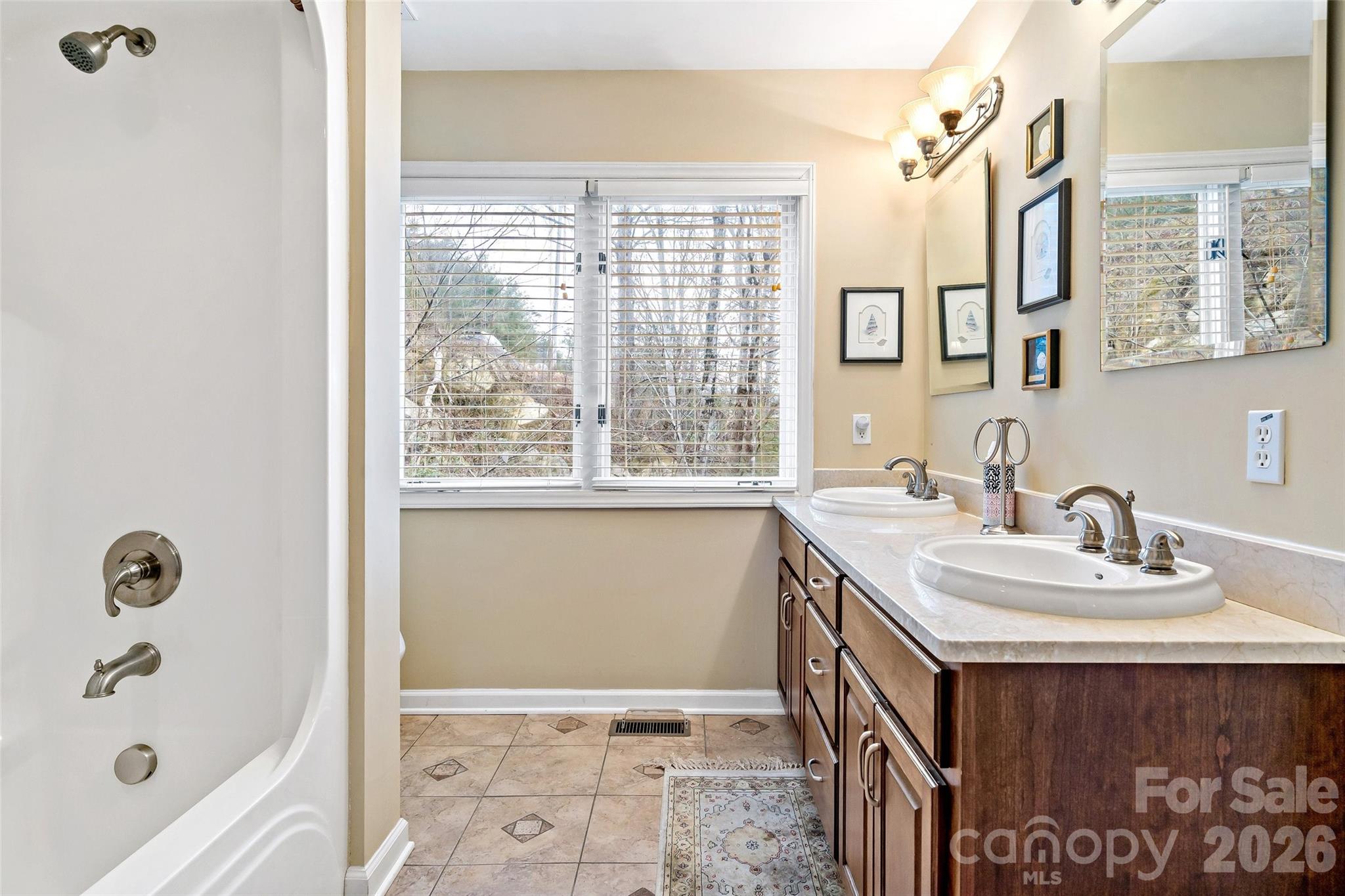 60 E Valley View Drive — Marion