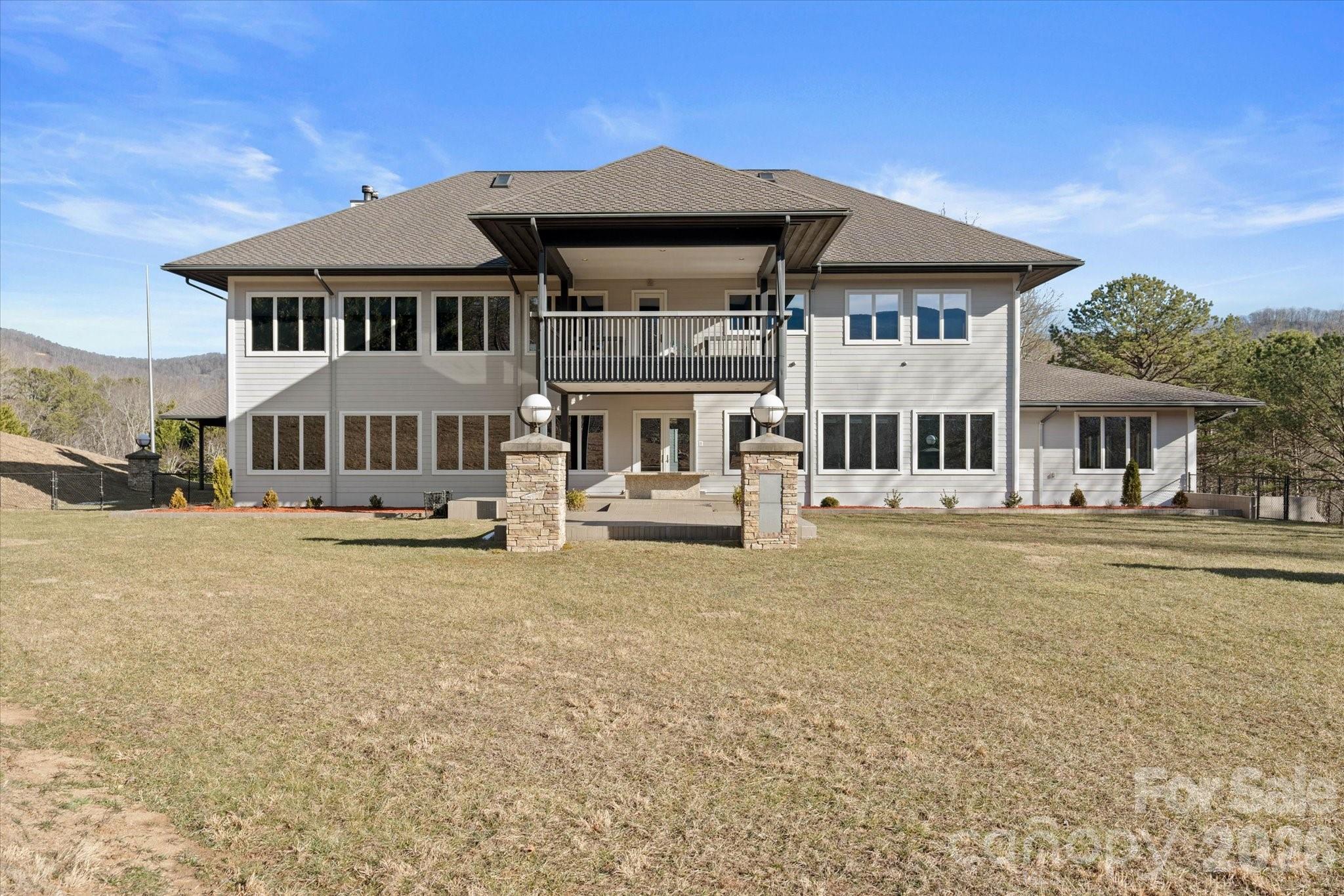 151 Pine Ridge Road — Burnsville