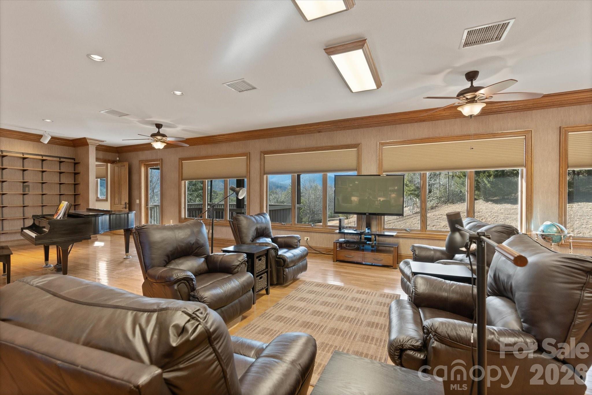 151 Pine Ridge Road — Burnsville