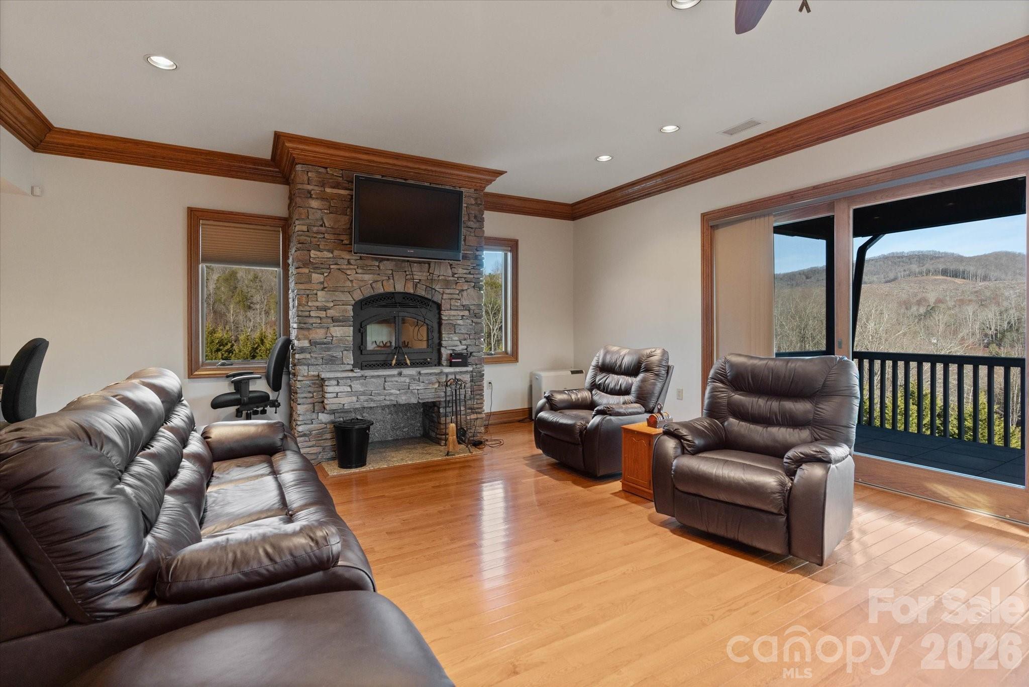 151 Pine Ridge Road — Burnsville
