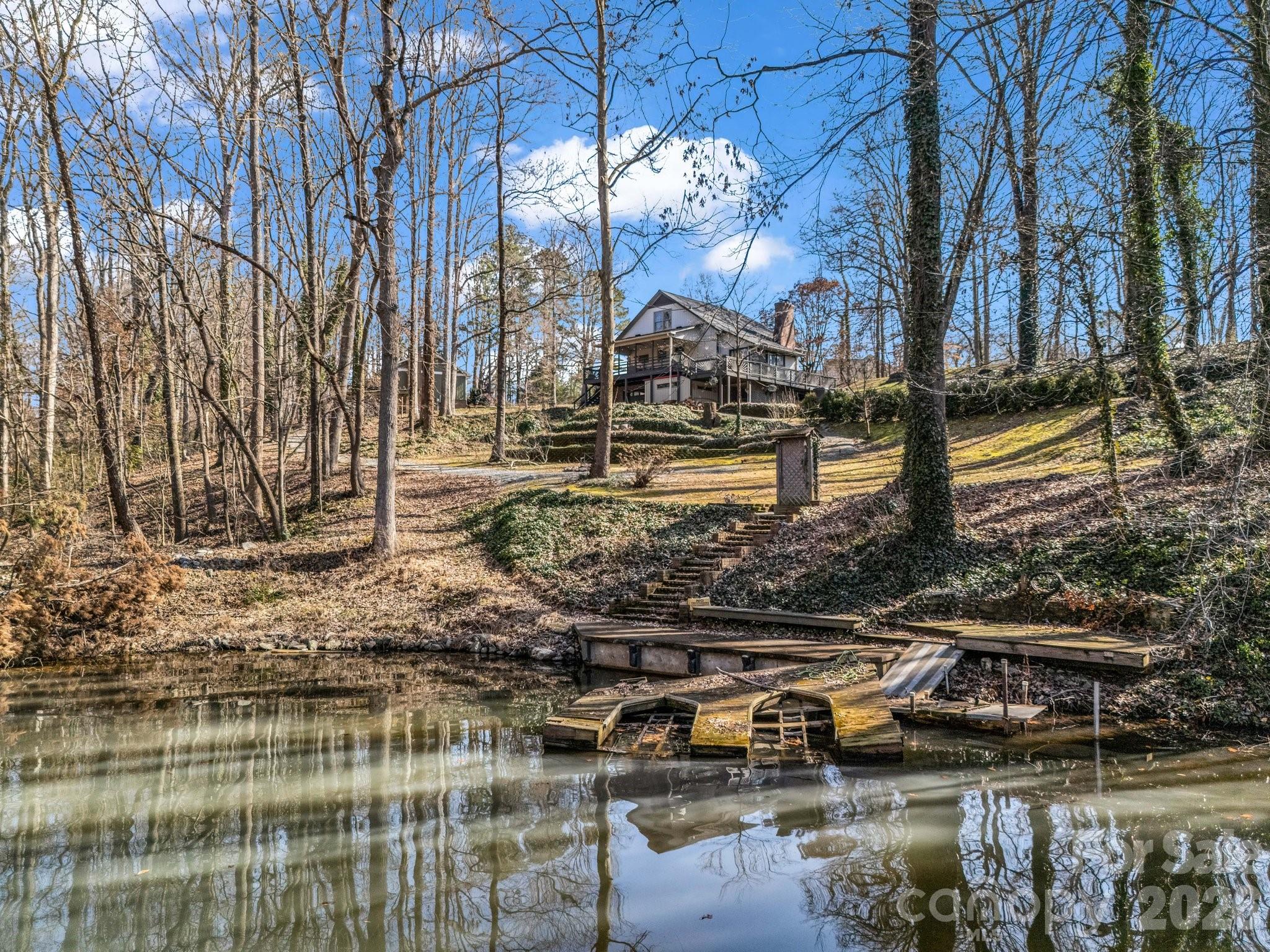 108 Three Oaks Lane — Kings Mountain