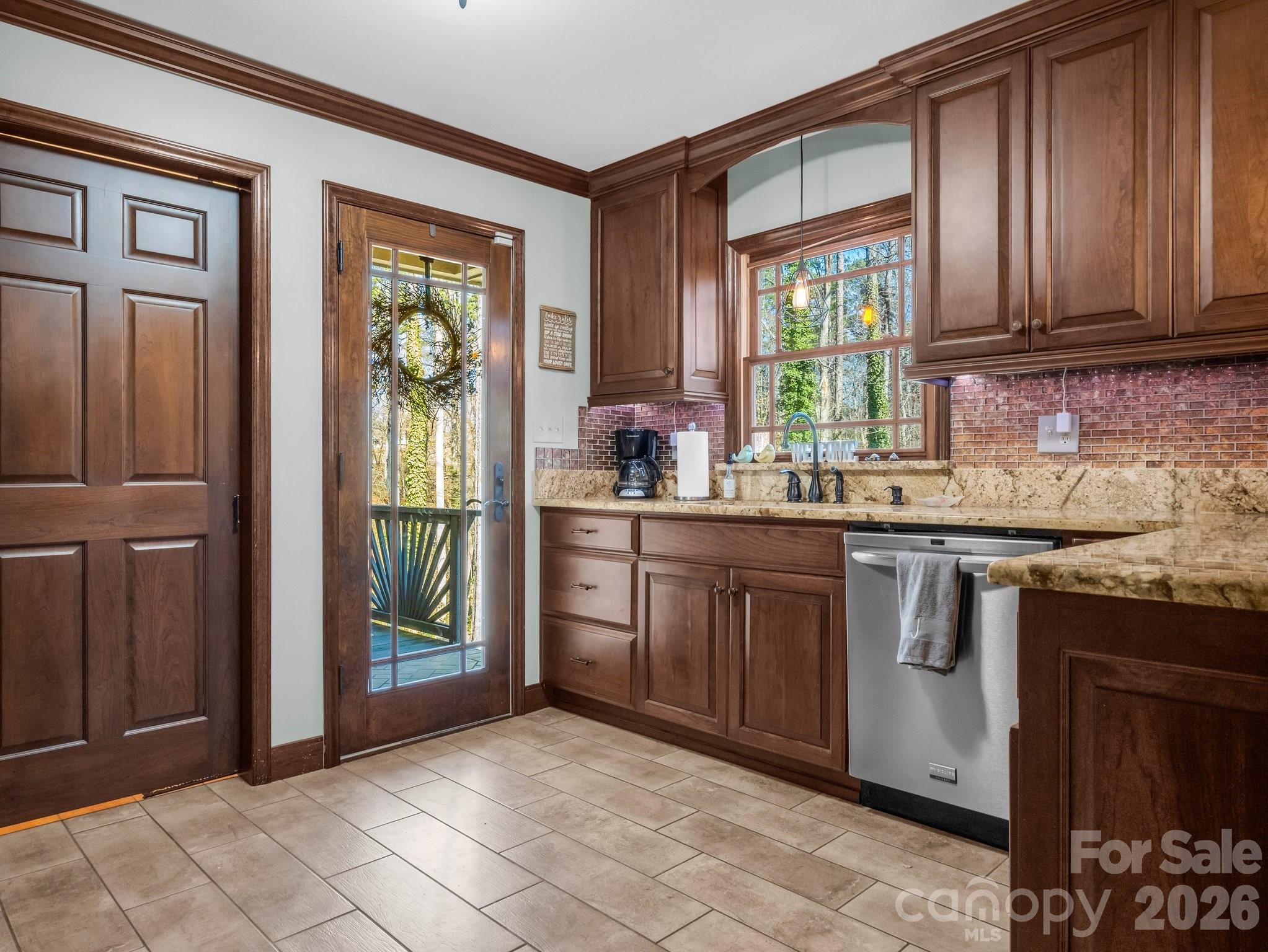 108 Three Oaks Lane — Kings Mountain