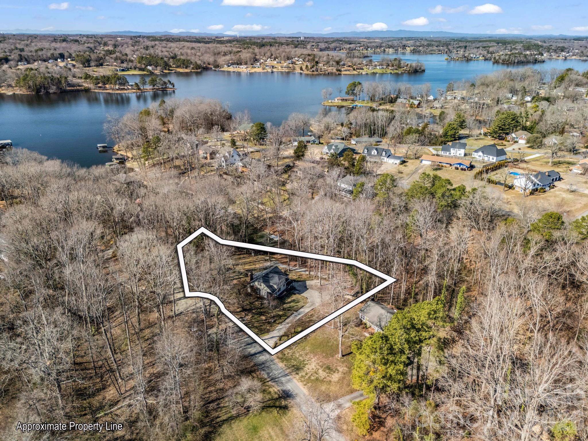 108 Three Oaks Lane — Kings Mountain