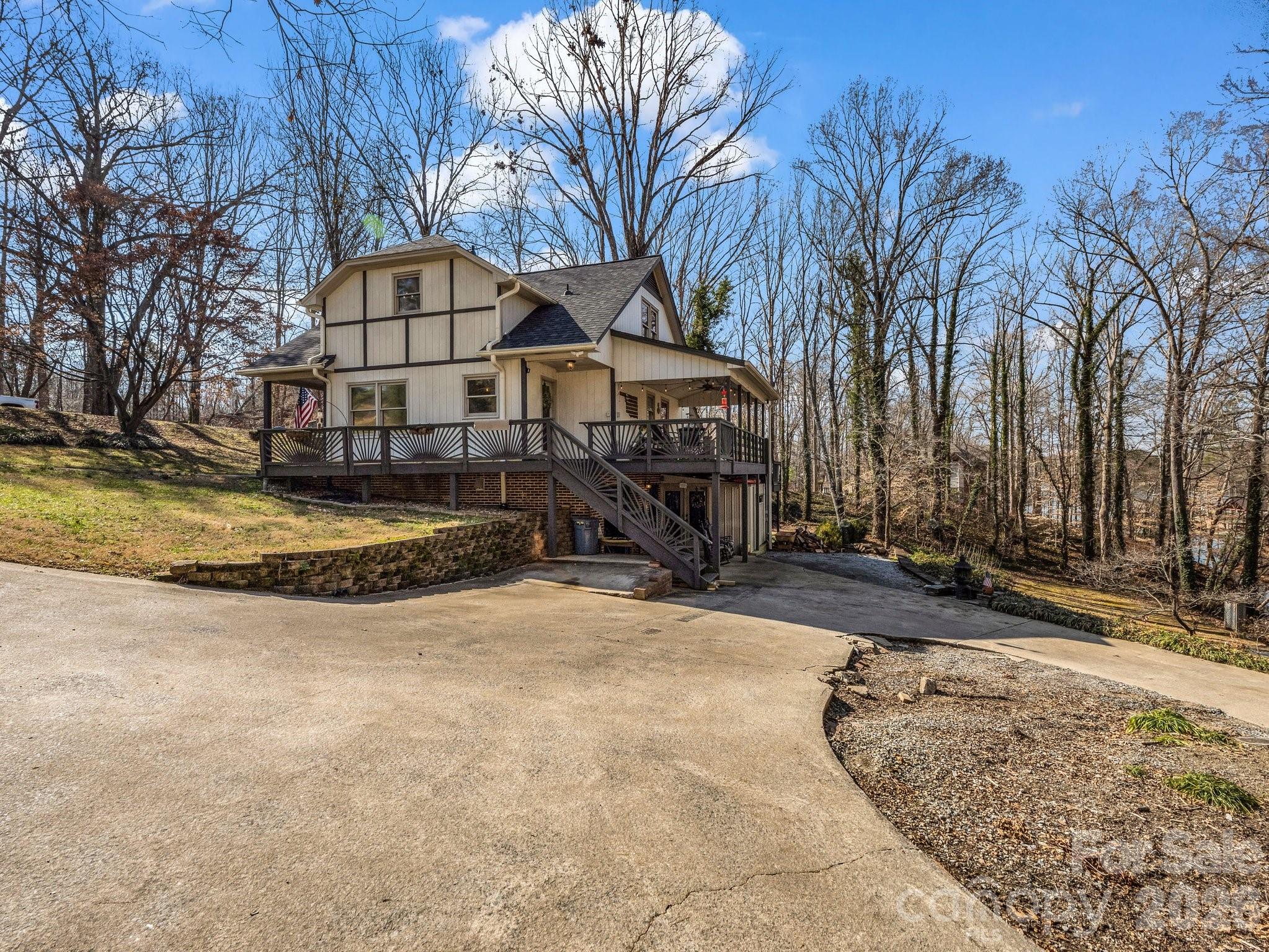 108 Three Oaks Lane — Kings Mountain