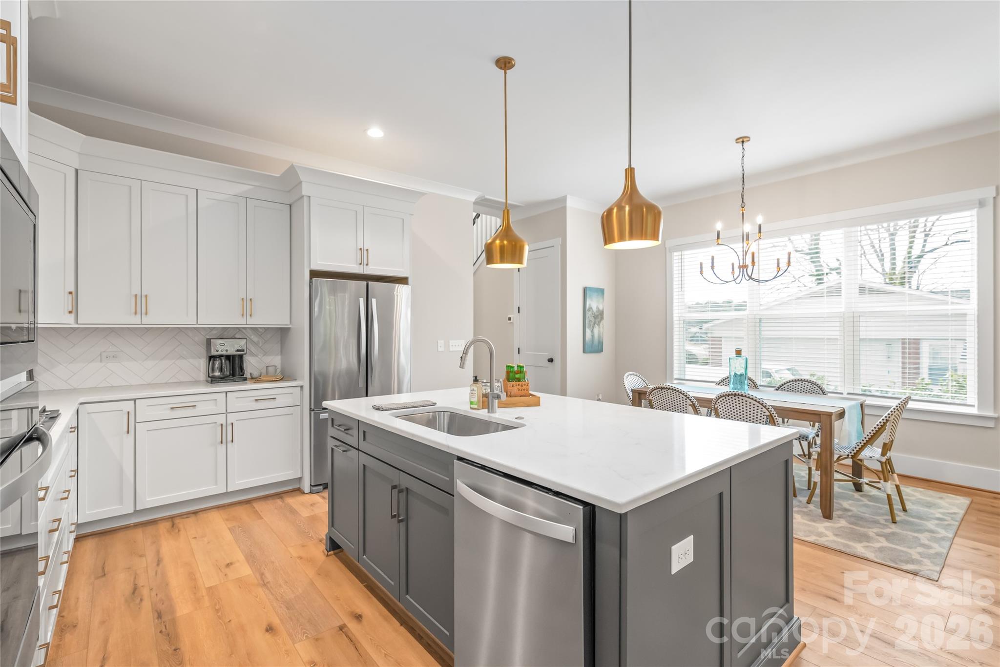 553 W Lowrance Avenue — Mooresville