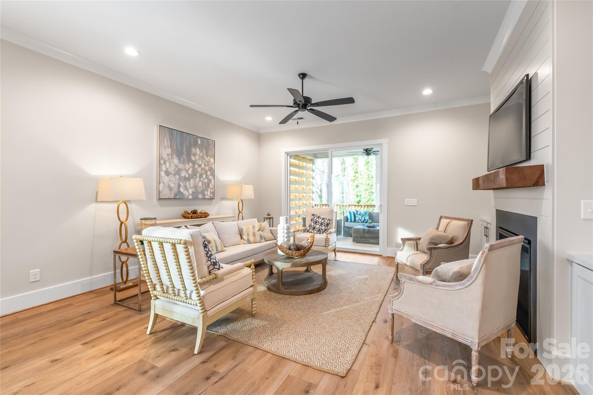 553 W Lowrance Avenue — Mooresville