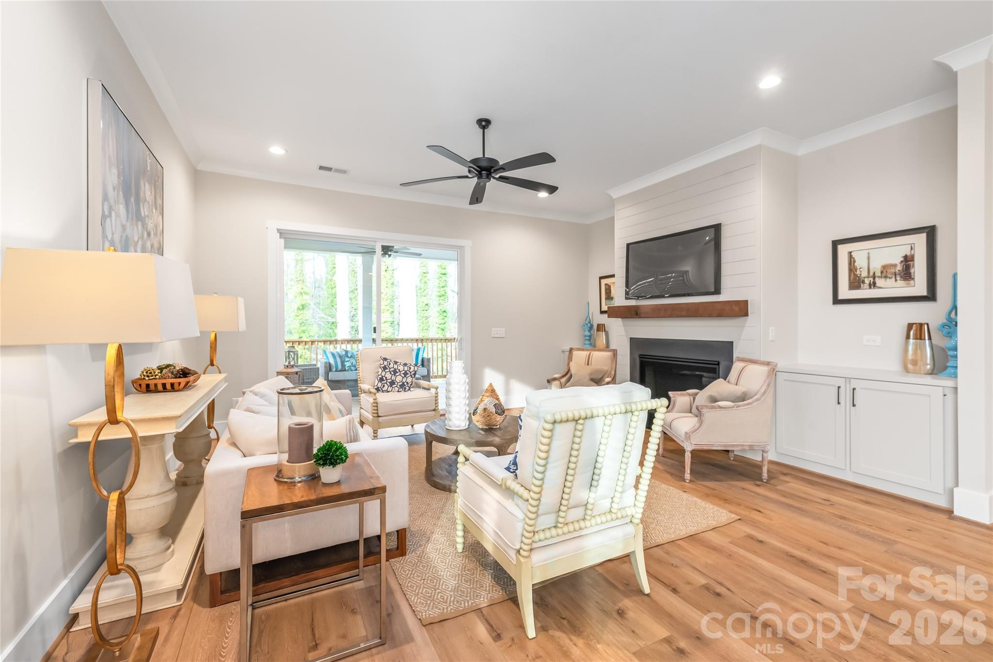 553 W Lowrance Avenue — Mooresville