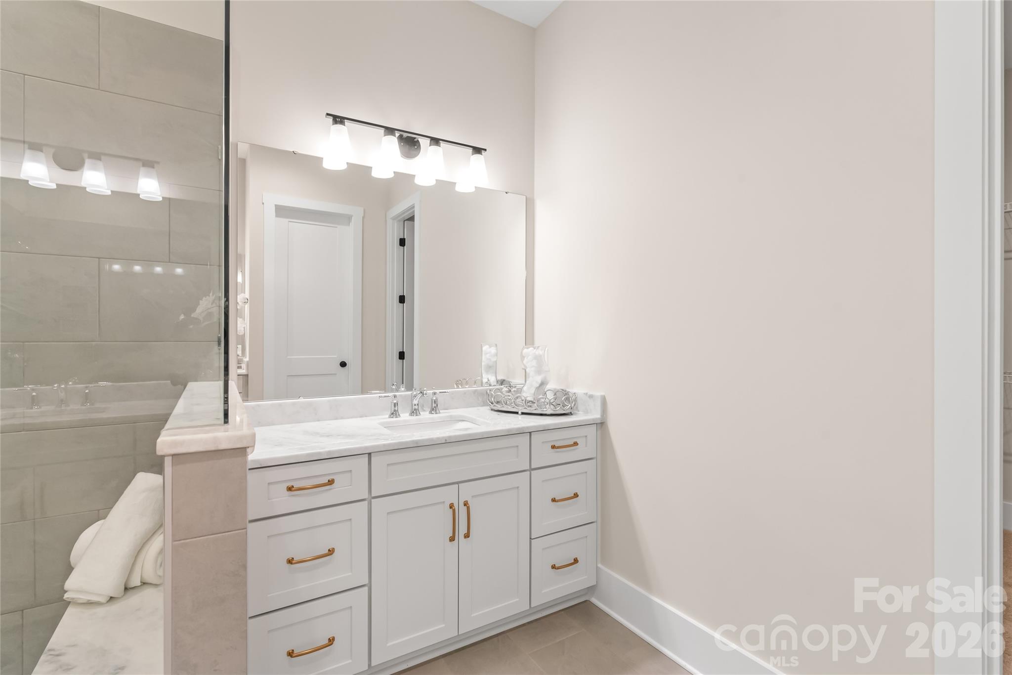 553 W Lowrance Avenue — Mooresville