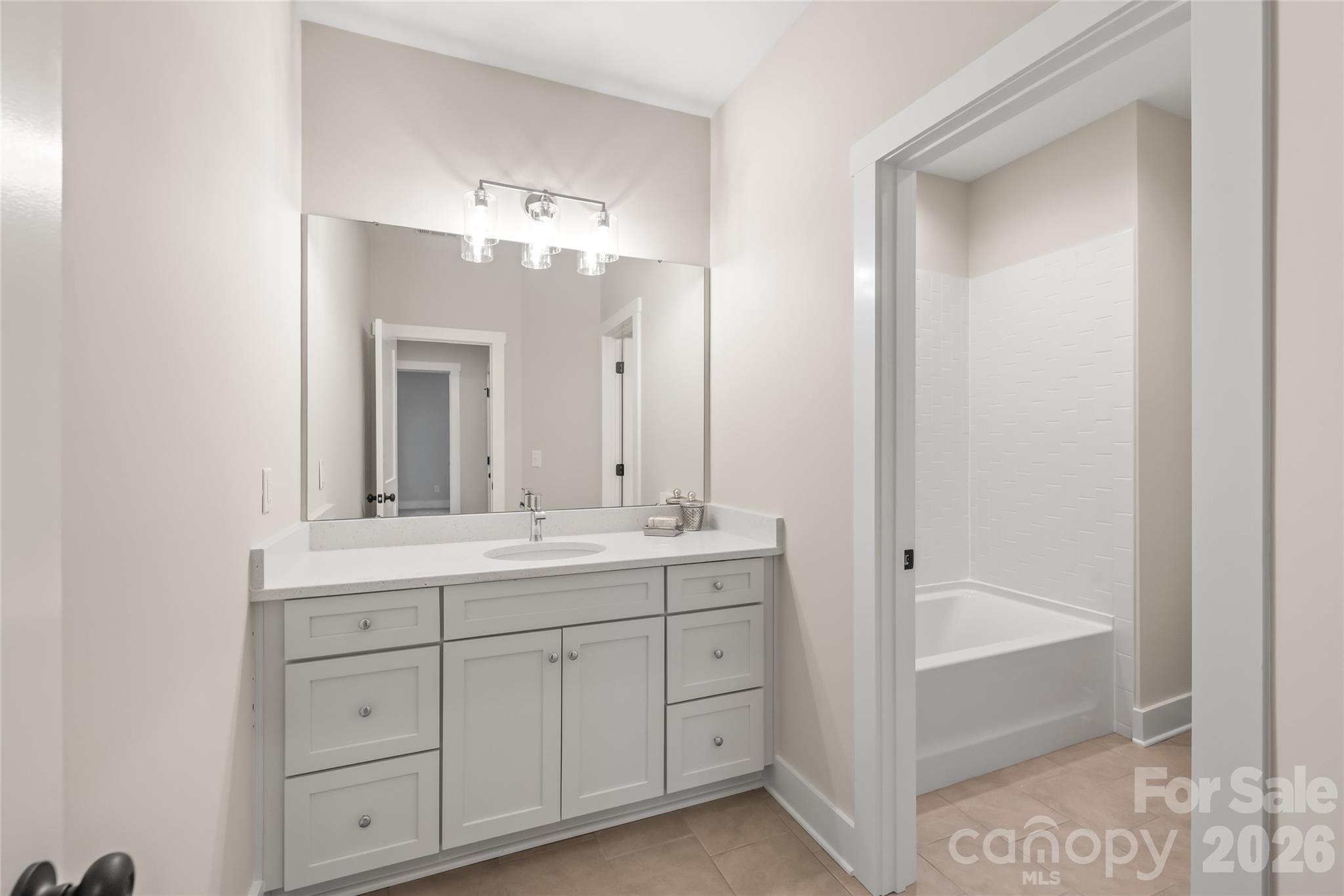 553 W Lowrance Avenue — Mooresville