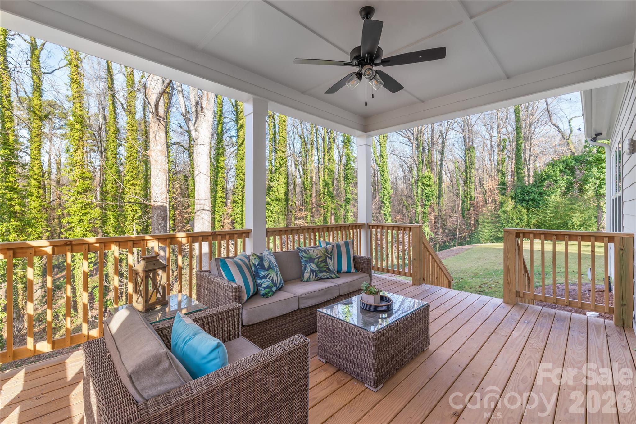 553 W Lowrance Avenue — Mooresville