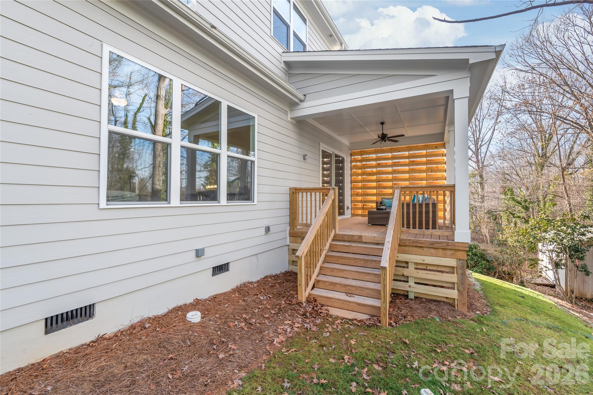 553 W Lowrance Avenue — Mooresville