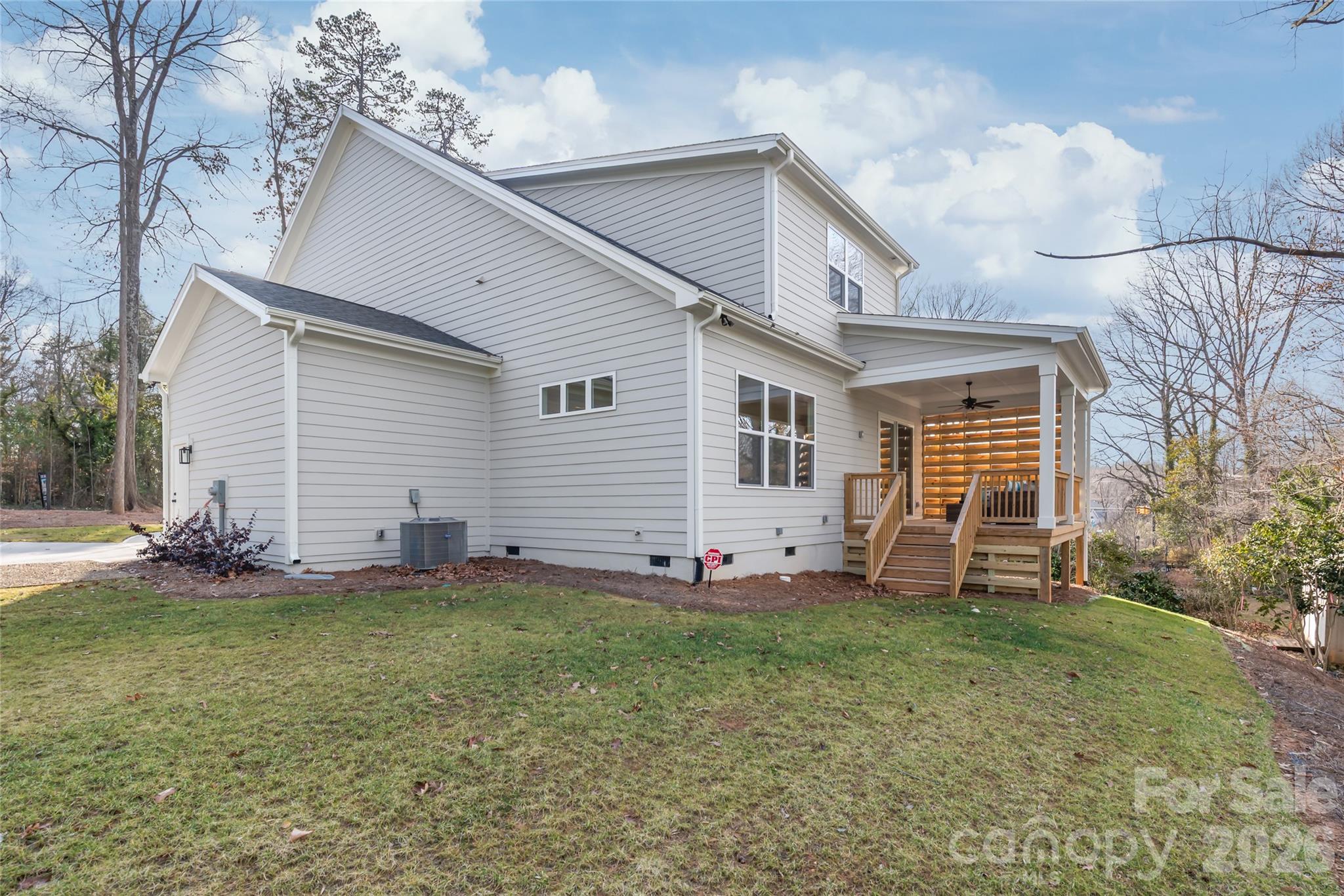 553 W Lowrance Avenue — Mooresville