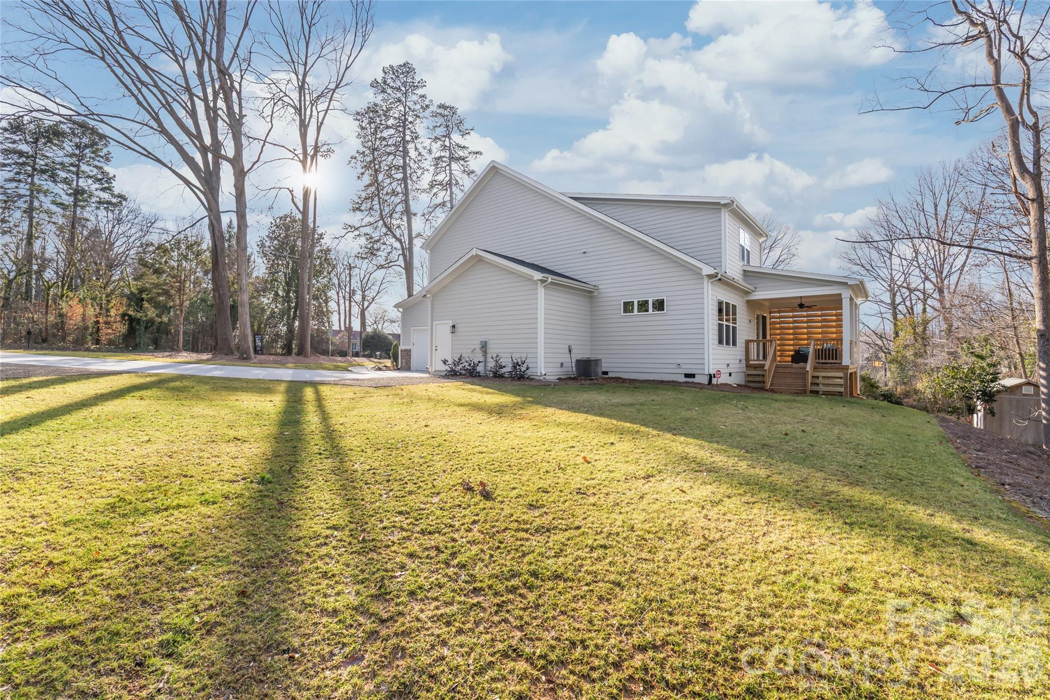 553 W Lowrance Avenue — Mooresville