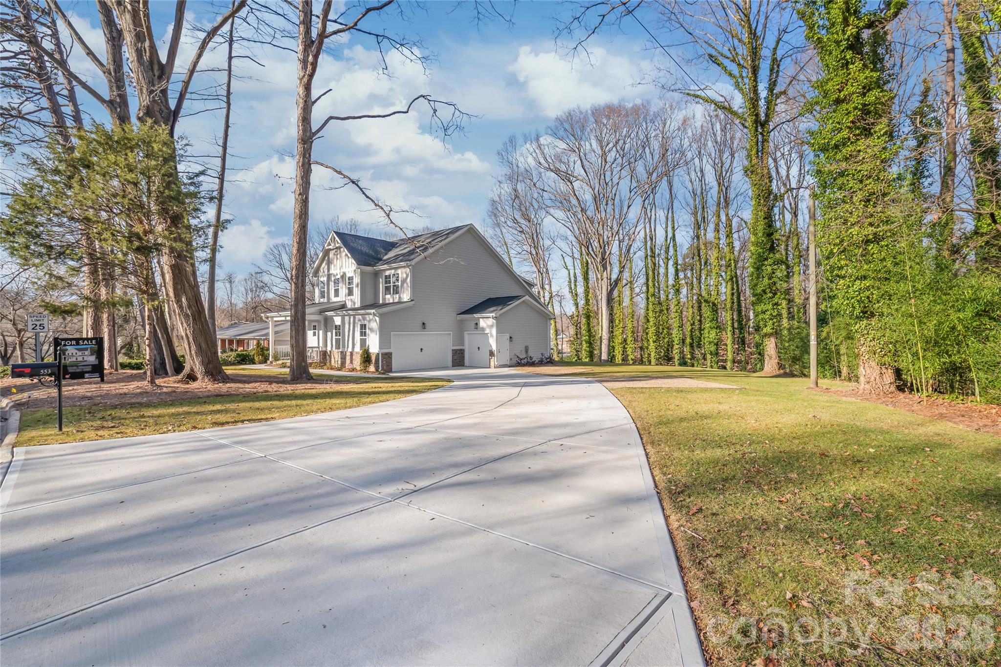 553 W Lowrance Avenue — Mooresville