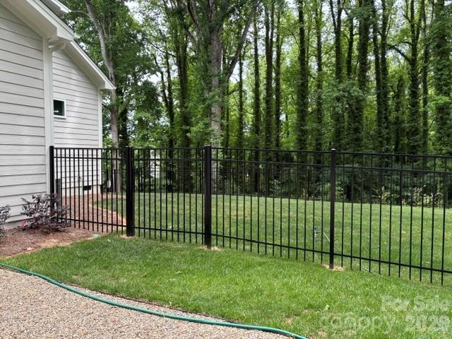553 W Lowrance Avenue — Mooresville