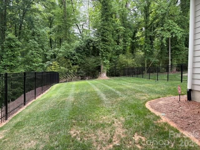 553 W Lowrance Avenue — Mooresville