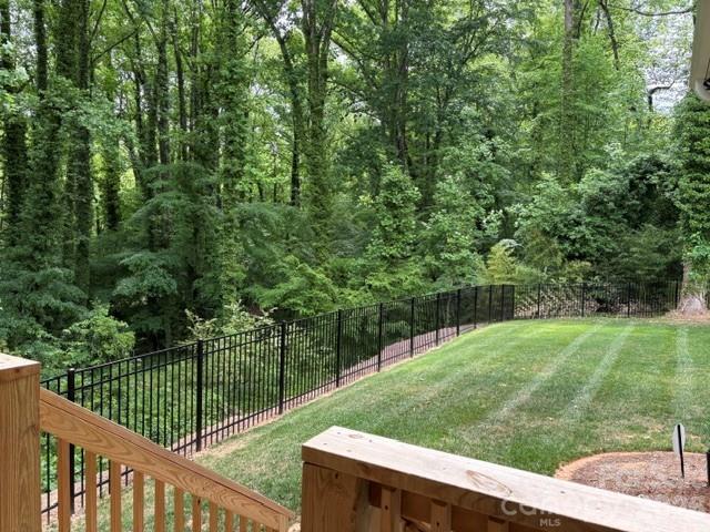 553 W Lowrance Avenue — Mooresville