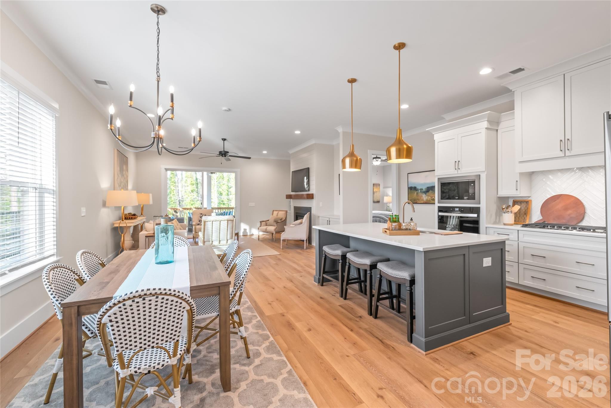 553 W Lowrance Avenue — Mooresville