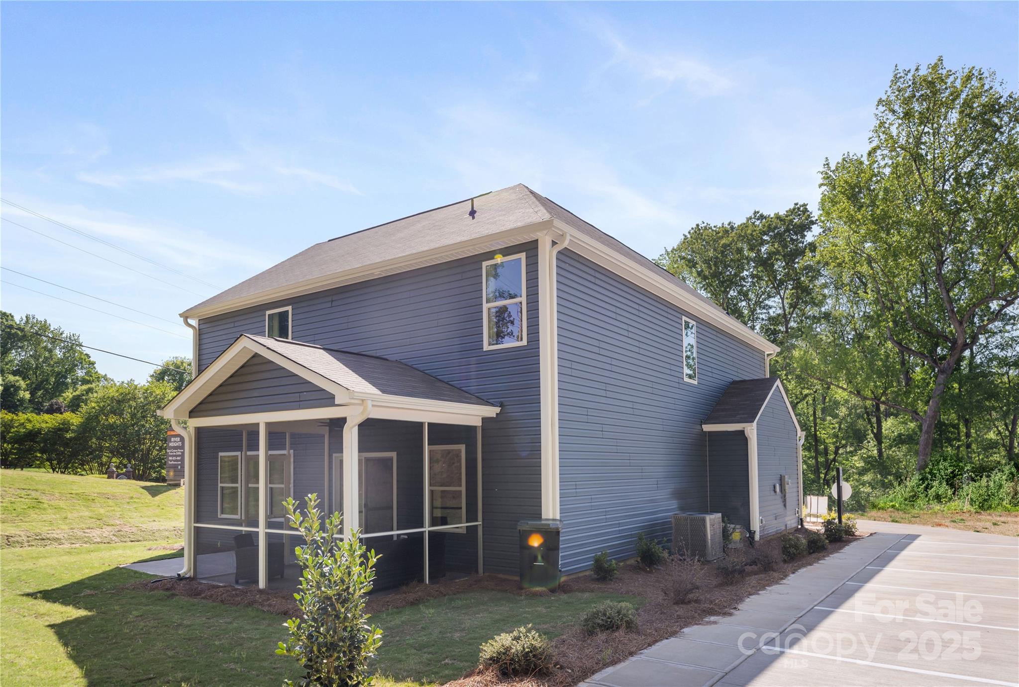 1402 Richmond Drive #1 — Lowell