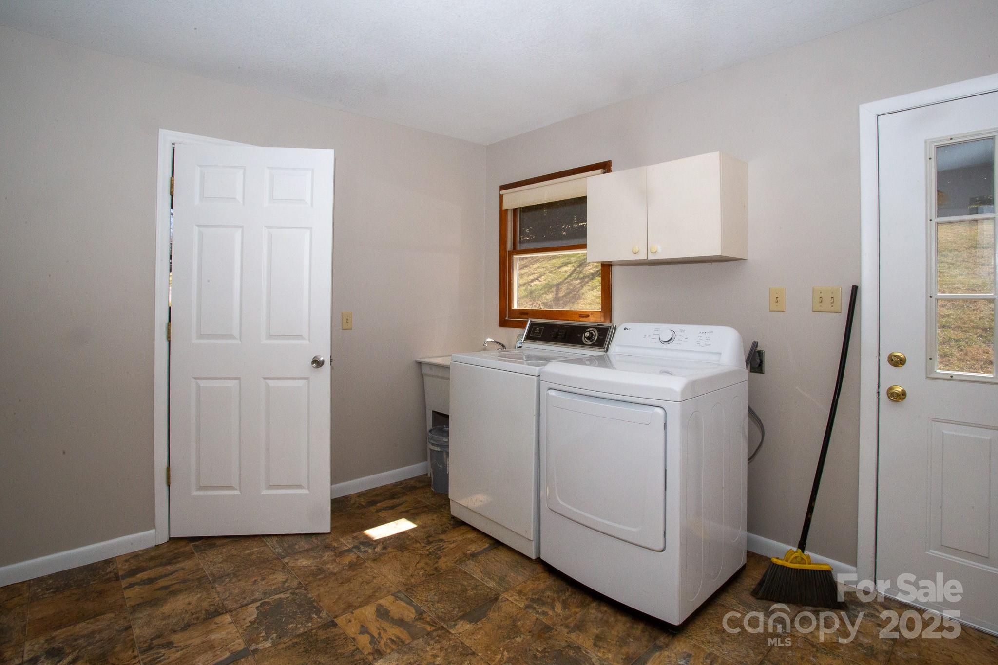 9 Lorena Drive — Asheville