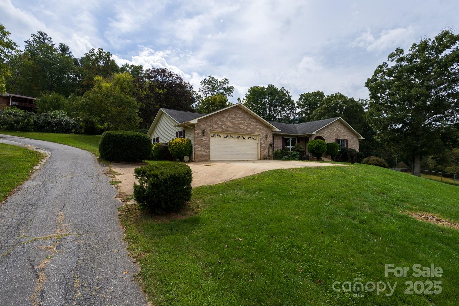 9 Lorena Drive — Asheville