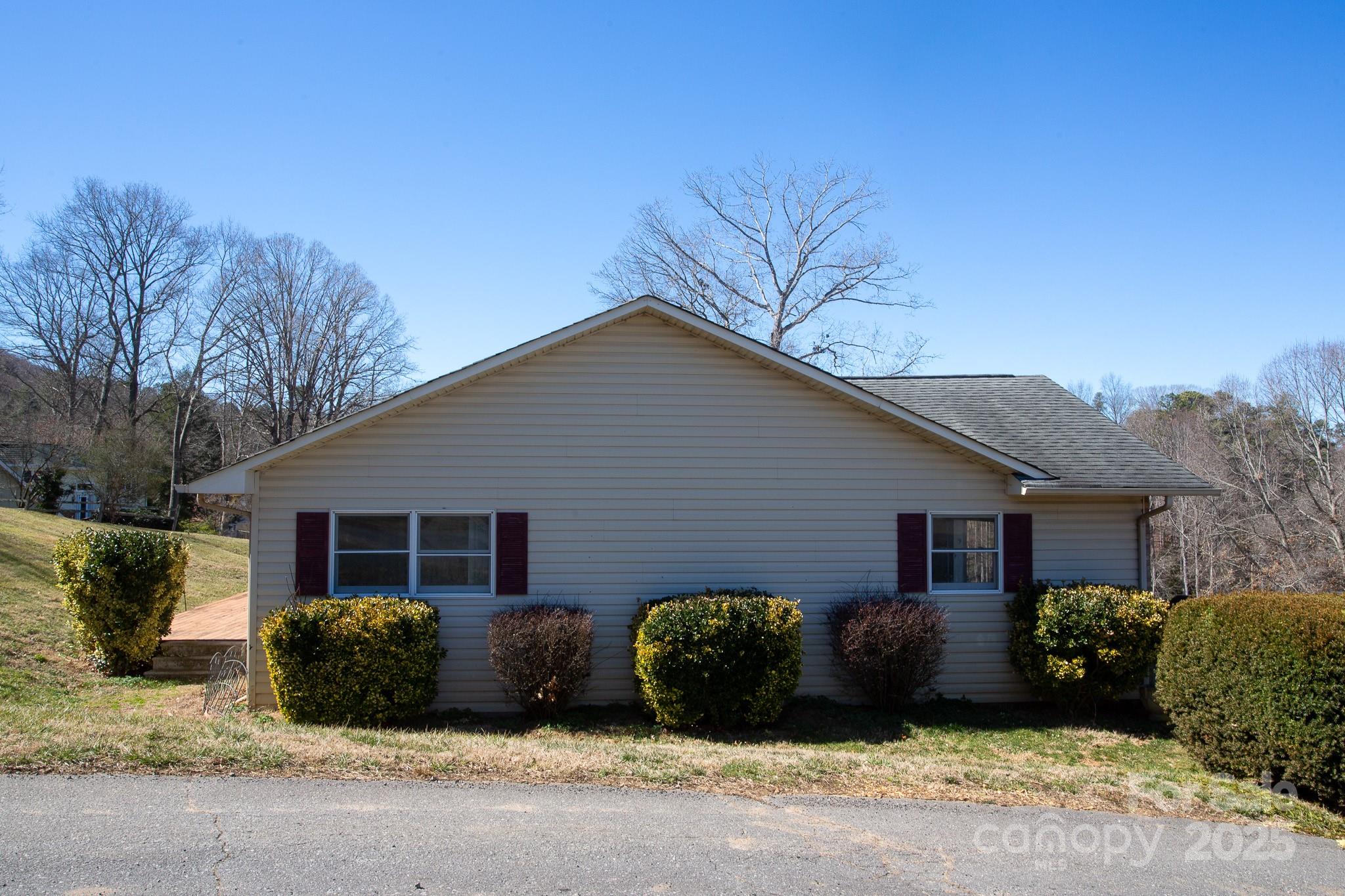 9 Lorena Drive — Asheville