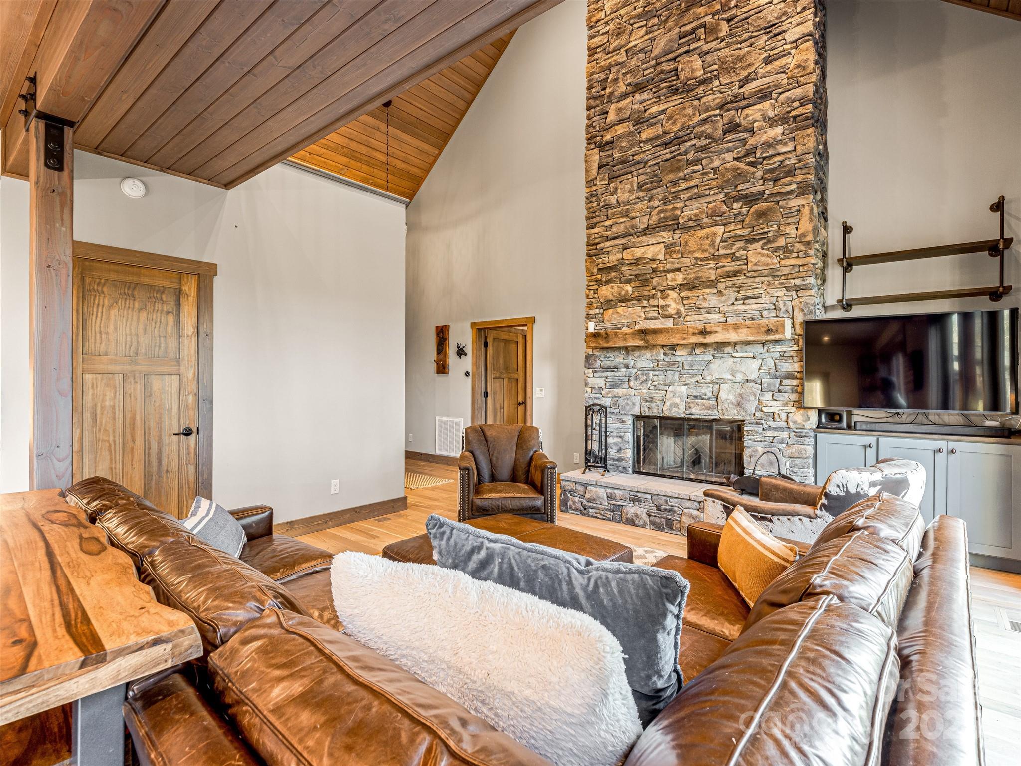 103 Duck Hope Drive — Hendersonville