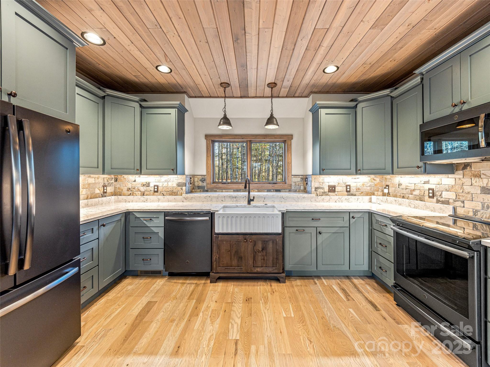 103 Duck Hope Drive — Hendersonville