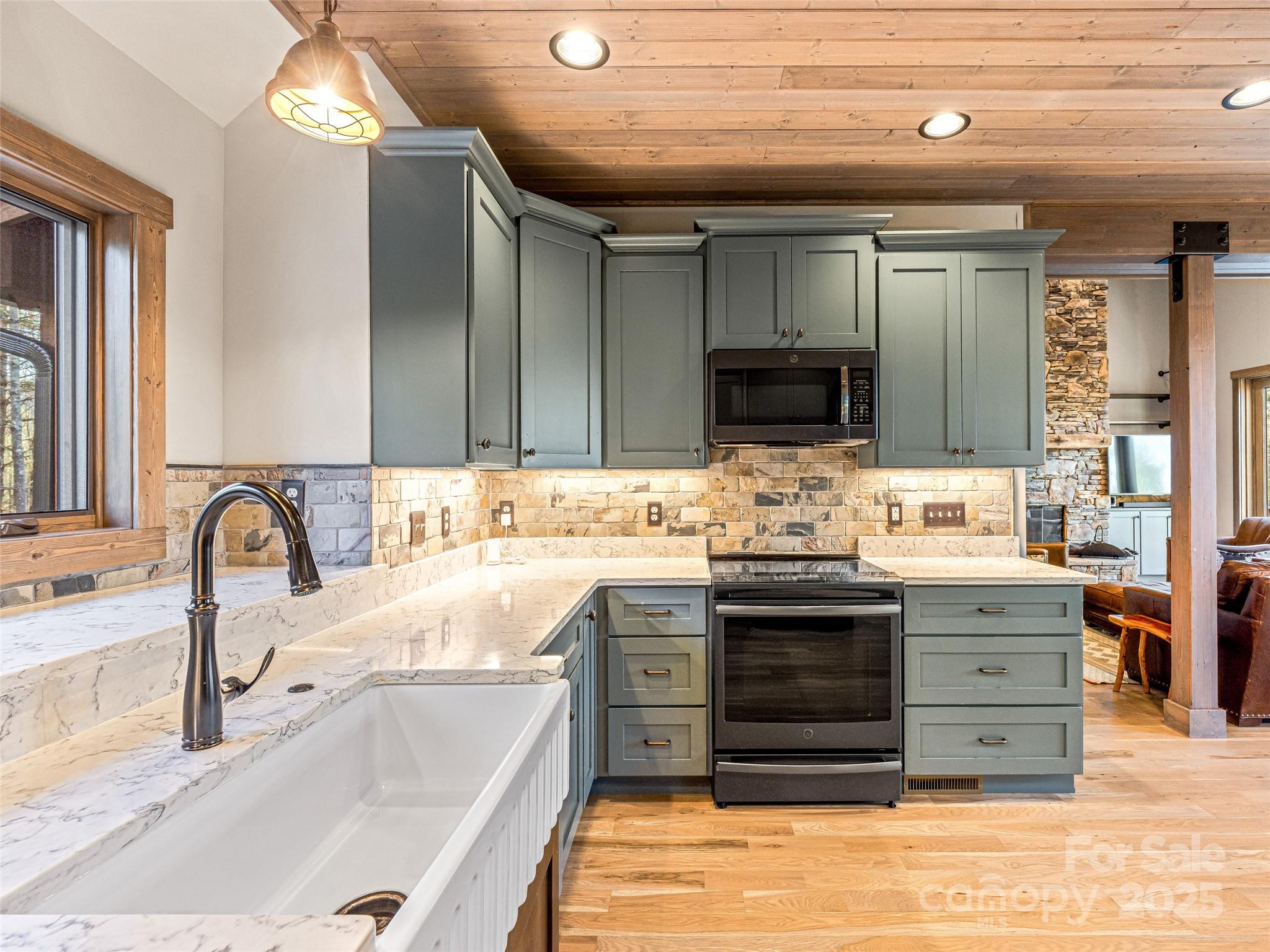 103 Duck Hope Drive — Hendersonville