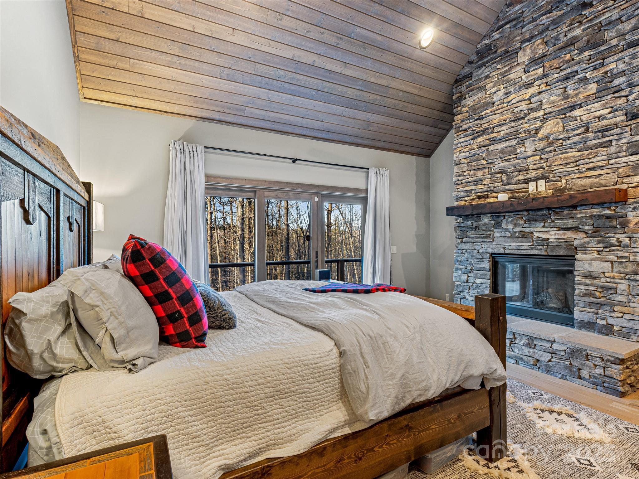 103 Duck Hope Drive — Hendersonville