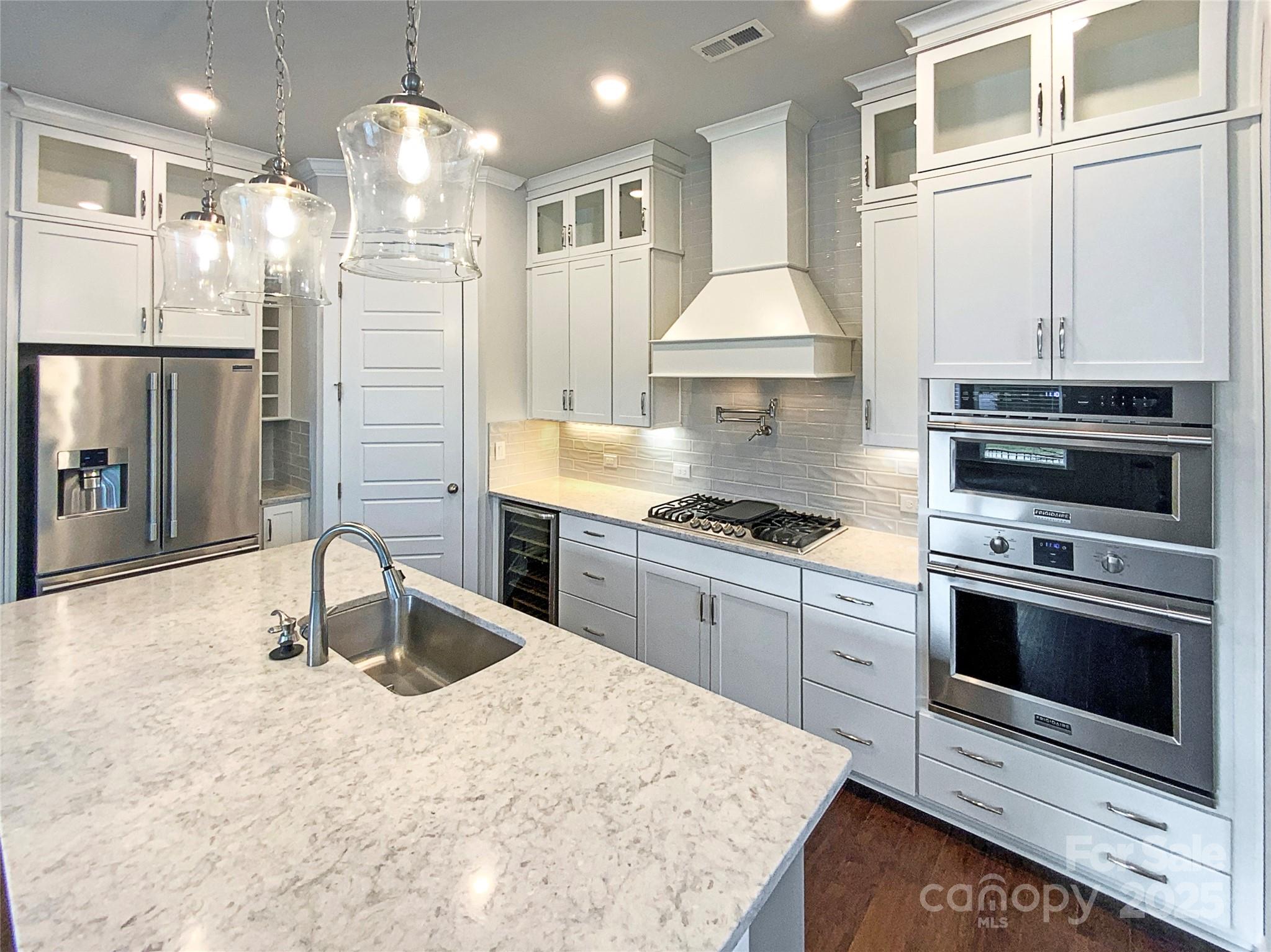 11005 Cobb Creek Court — Charlotte
