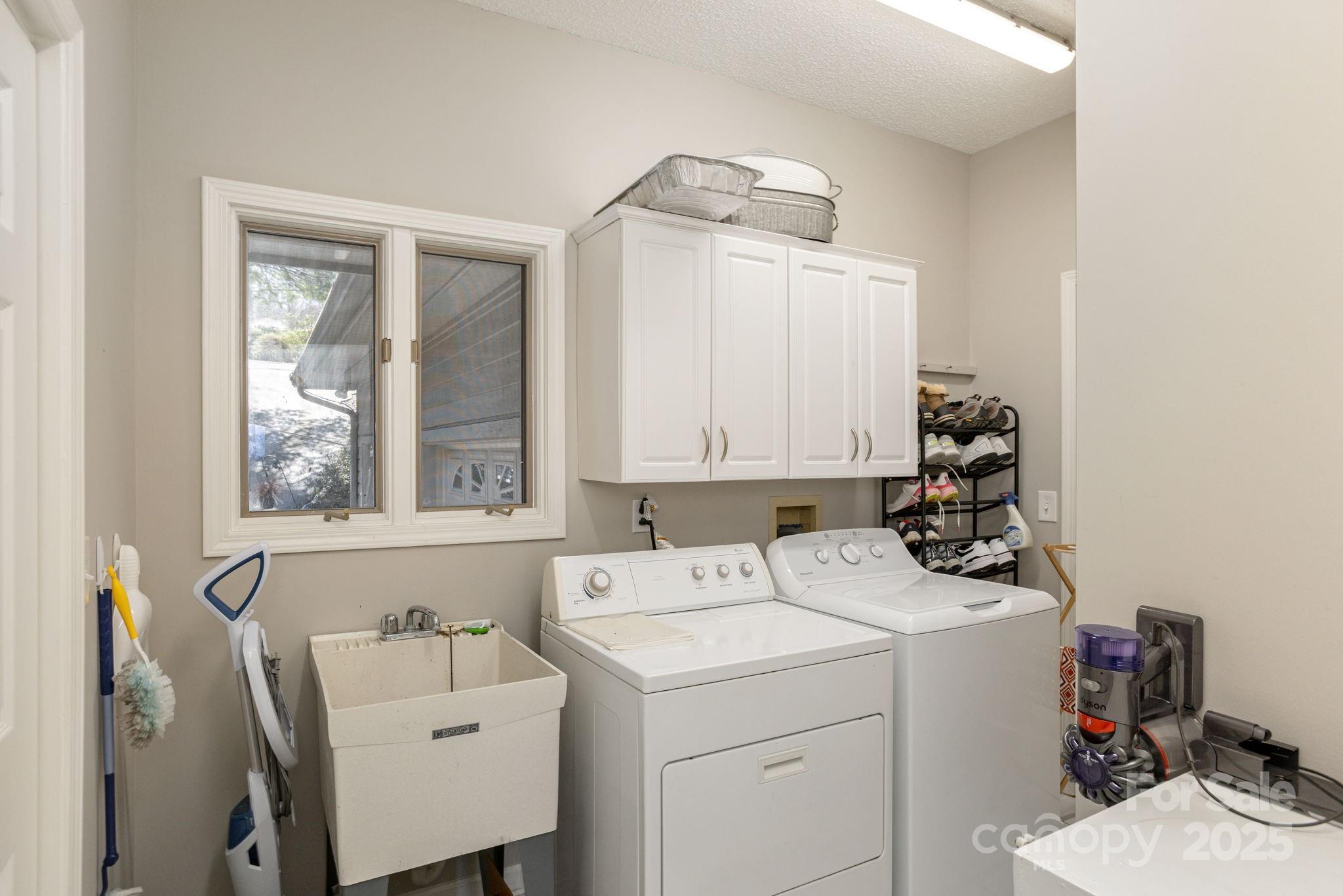 155 POPLAR LOOP Drive — Flat Rock