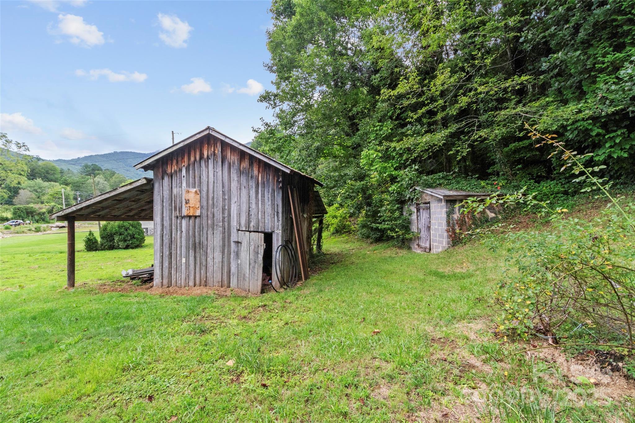 944 Georges Fork Road — Burnsville