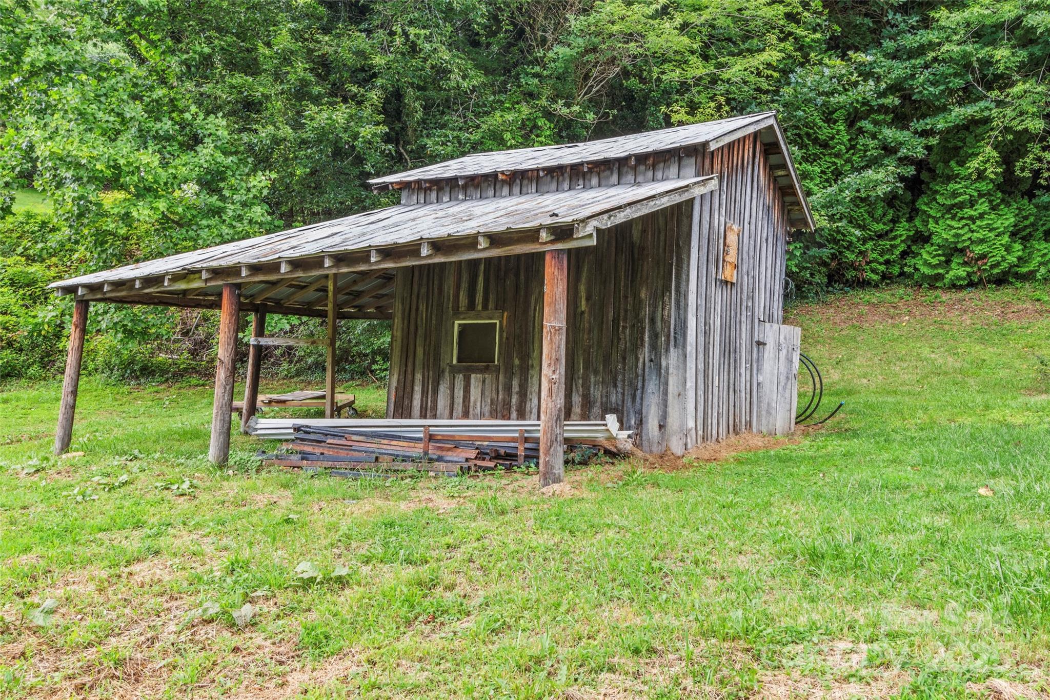 944 Georges Fork Road — Burnsville