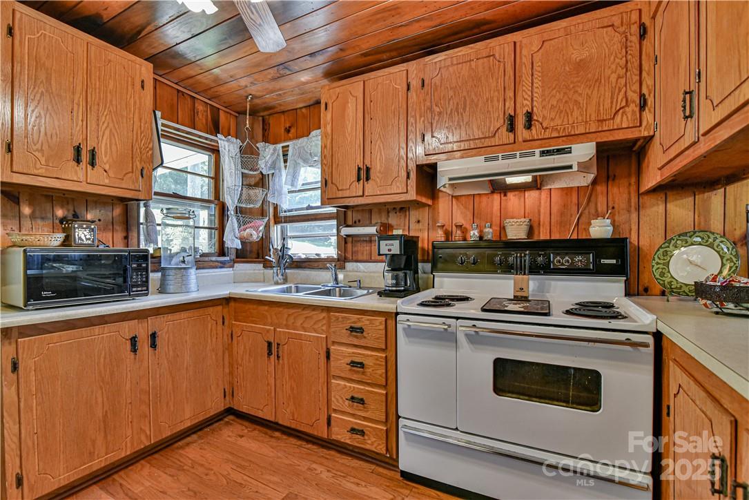 415 Weaverville Road — Asheville