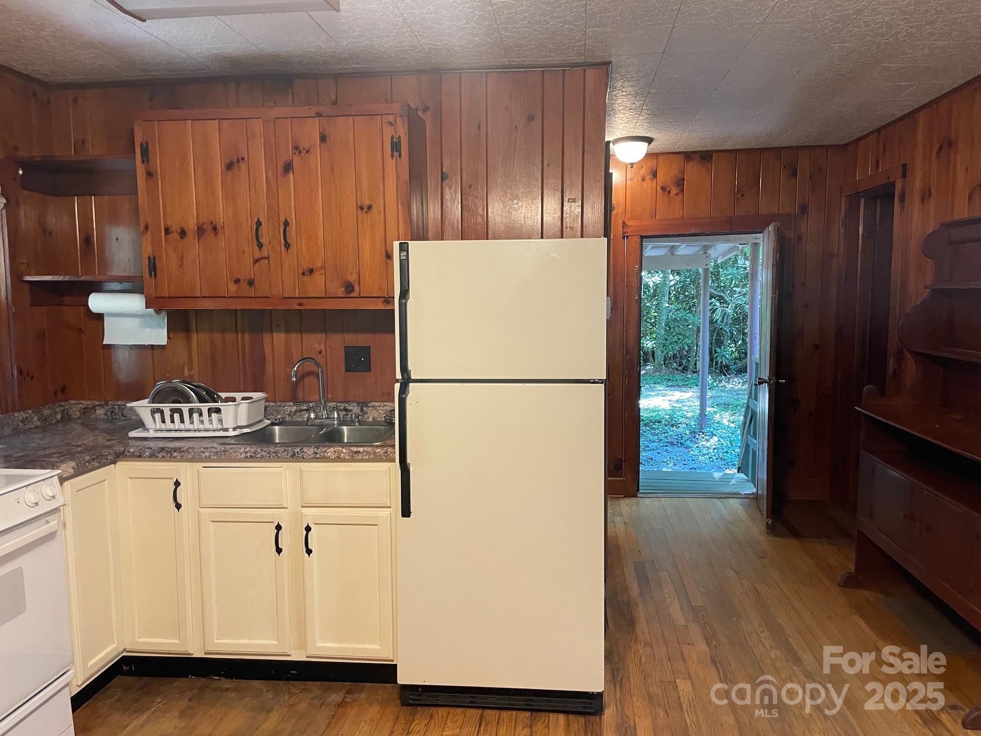 142 Whitewater Road — Sapphire