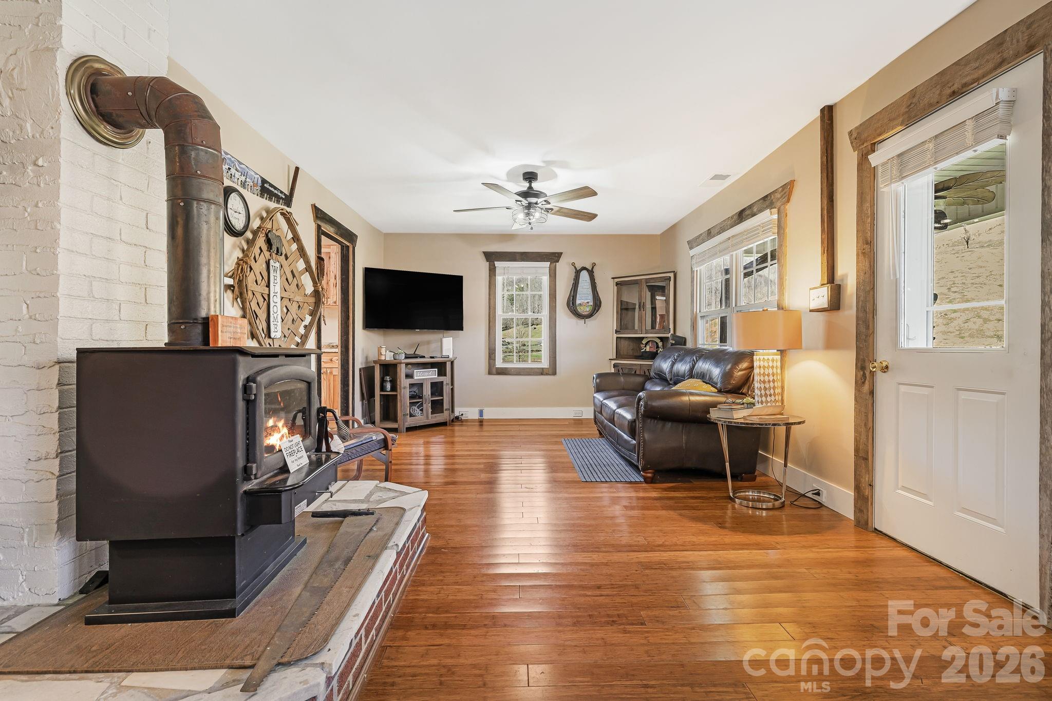 867 Indian Creek Road — Burnsville