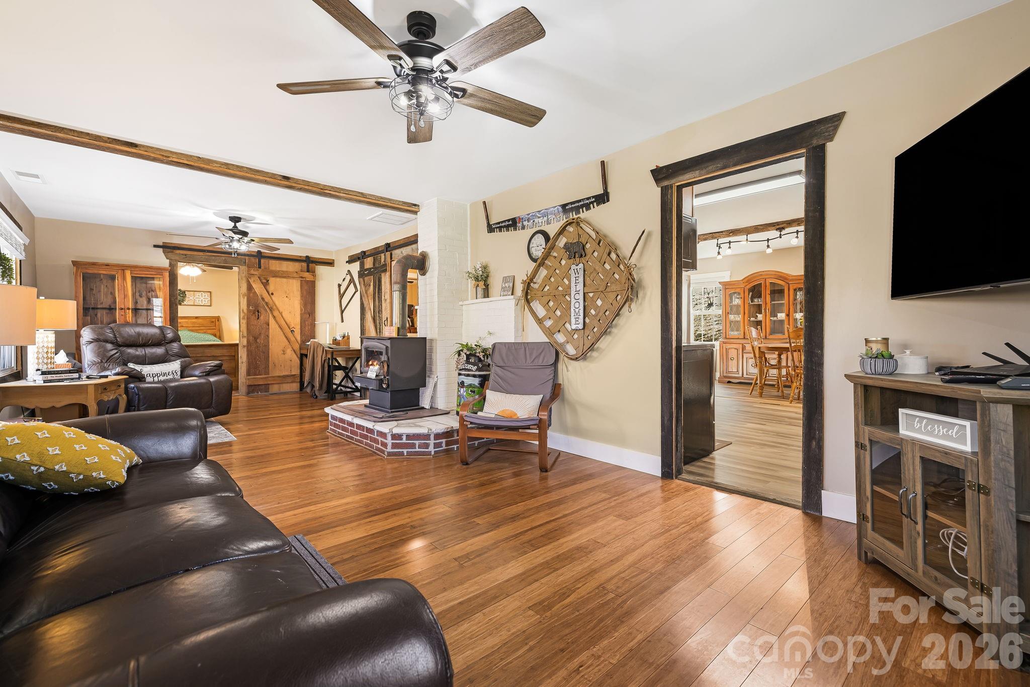 867 Indian Creek Road — Burnsville