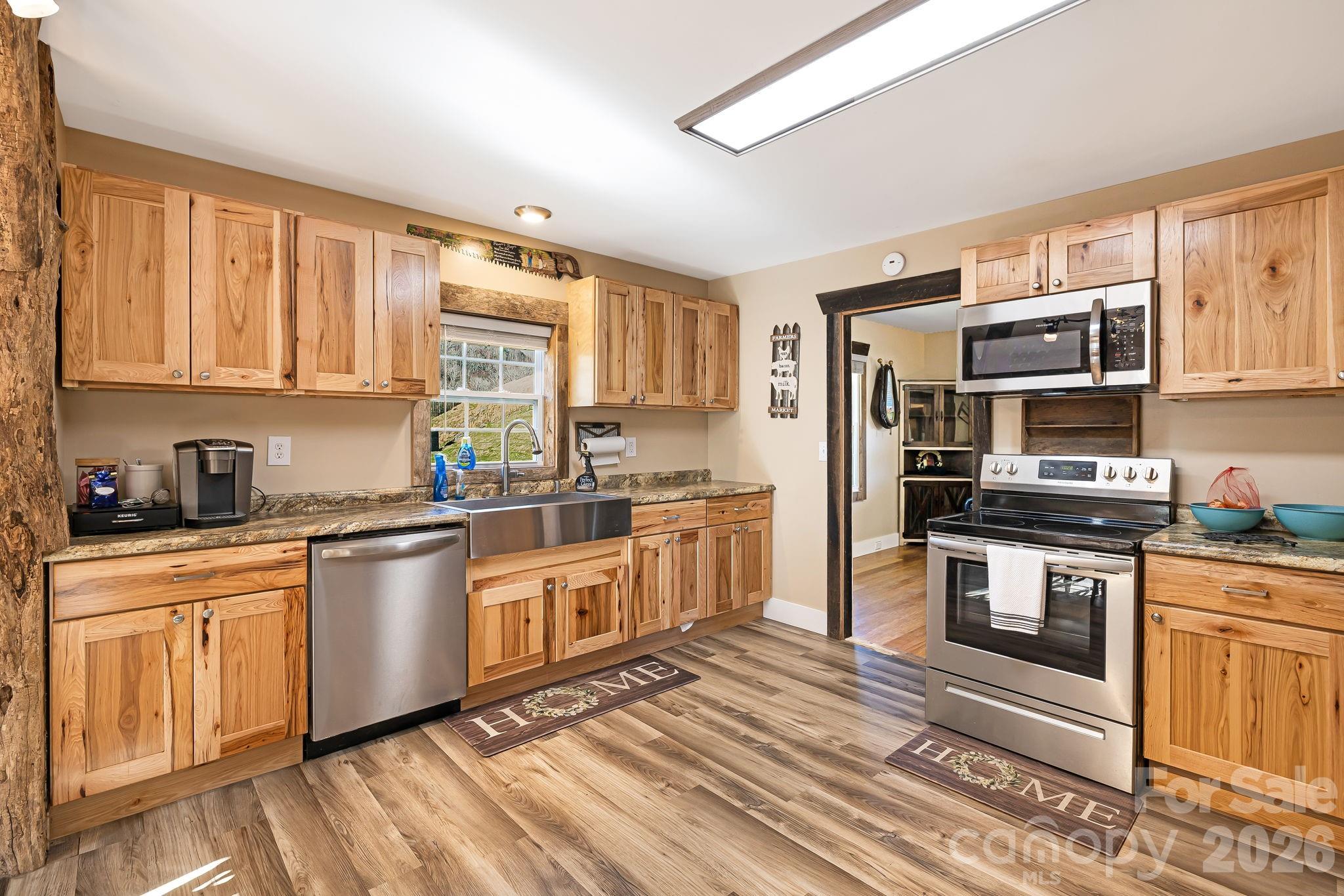 867 Indian Creek Road — Burnsville