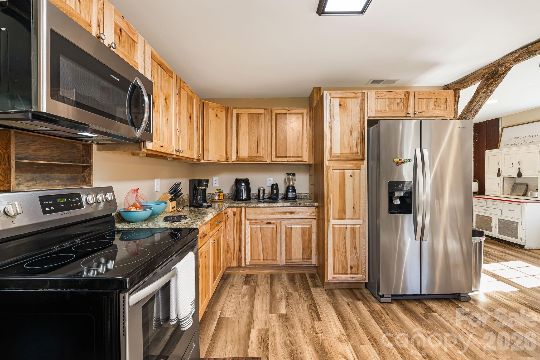 867 Indian Creek Road — Burnsville