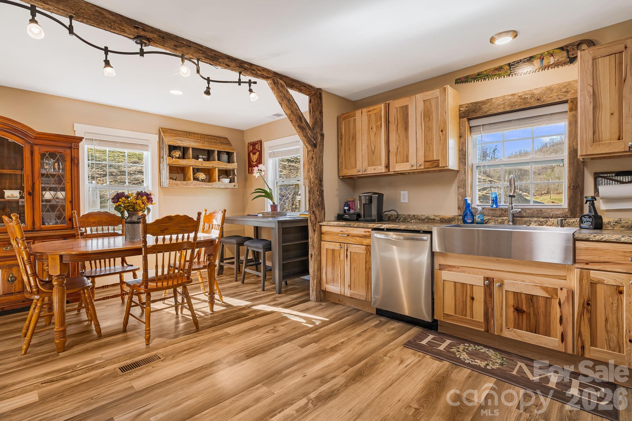 867 Indian Creek Road — Burnsville