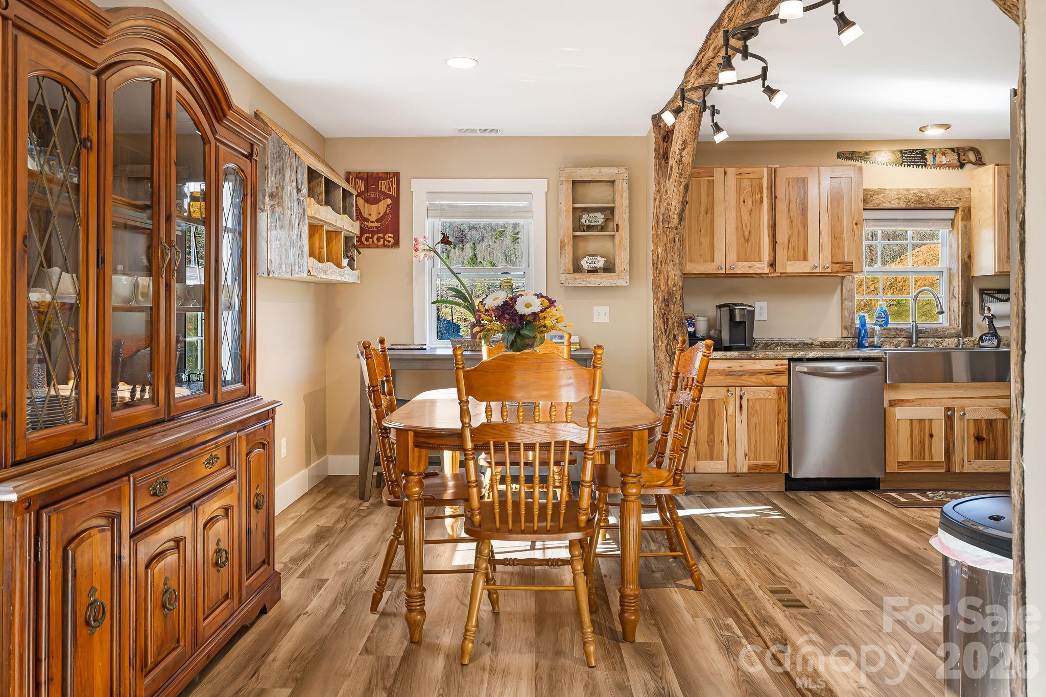 867 Indian Creek Road — Burnsville