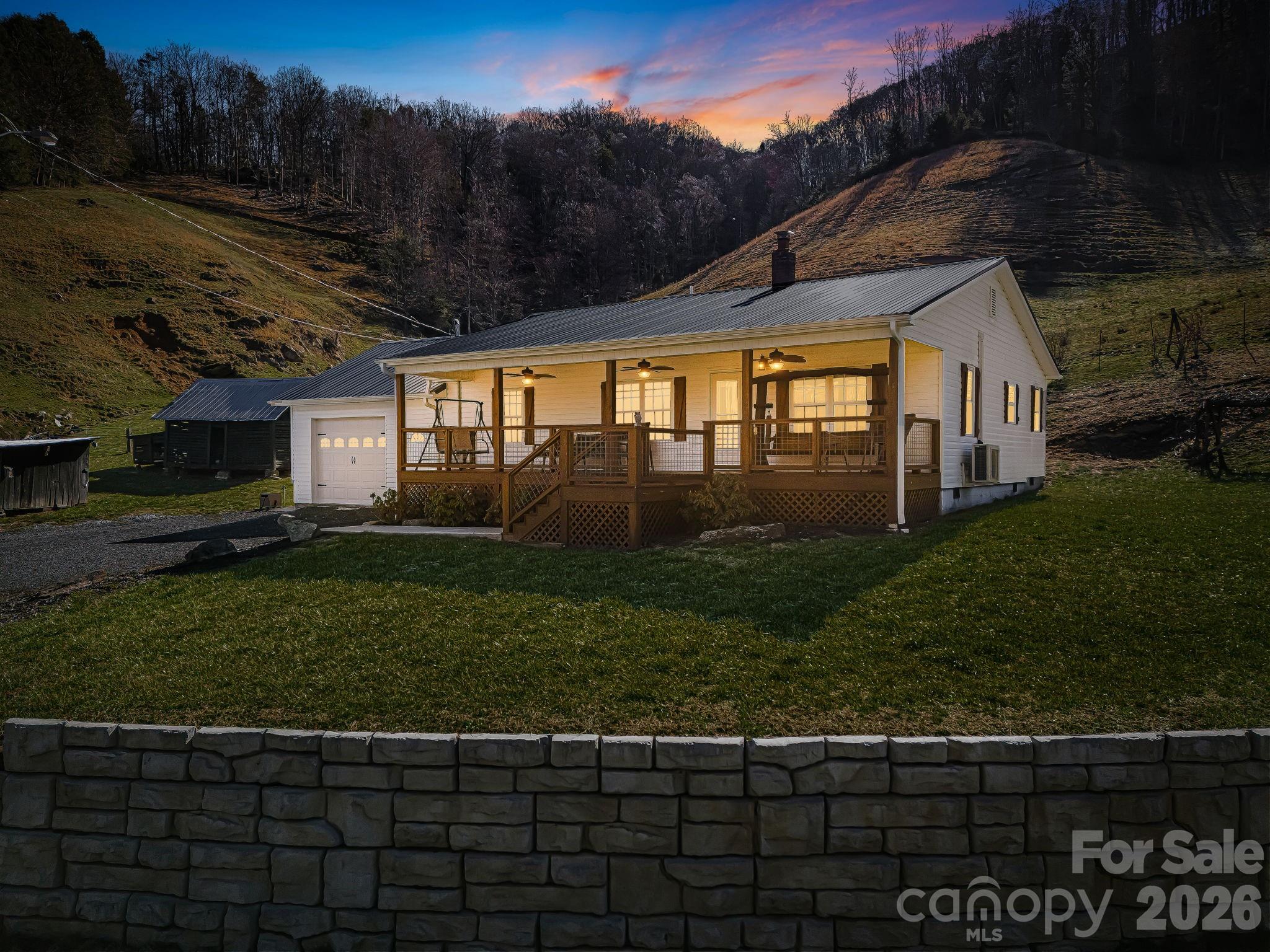 867 Indian Creek Road — Burnsville