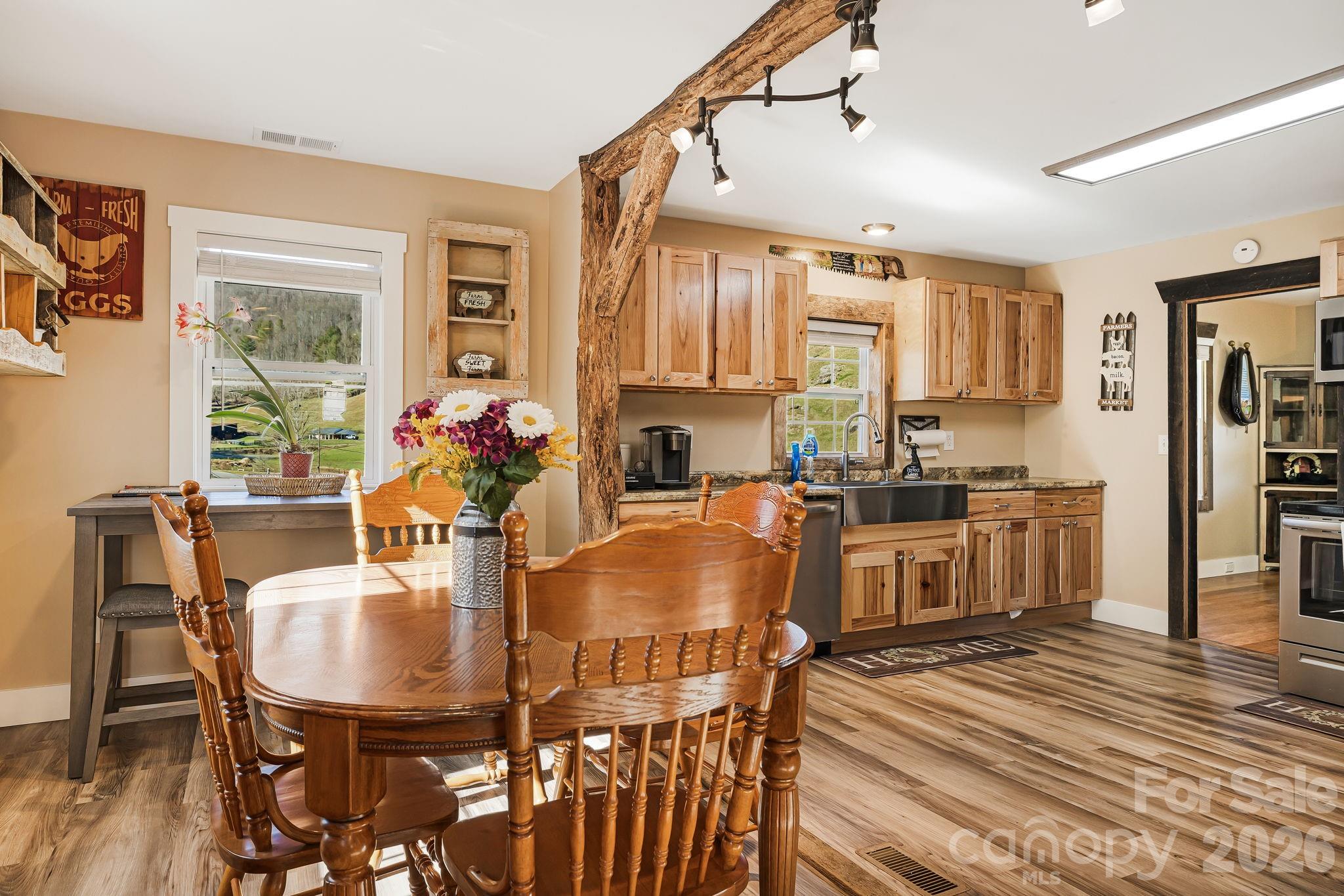867 Indian Creek Road — Burnsville