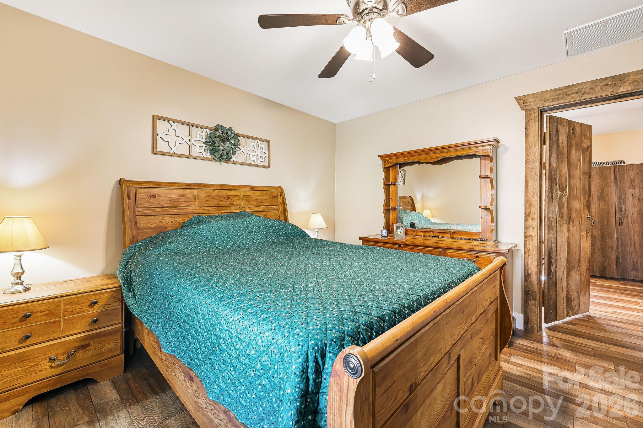 867 Indian Creek Road — Burnsville