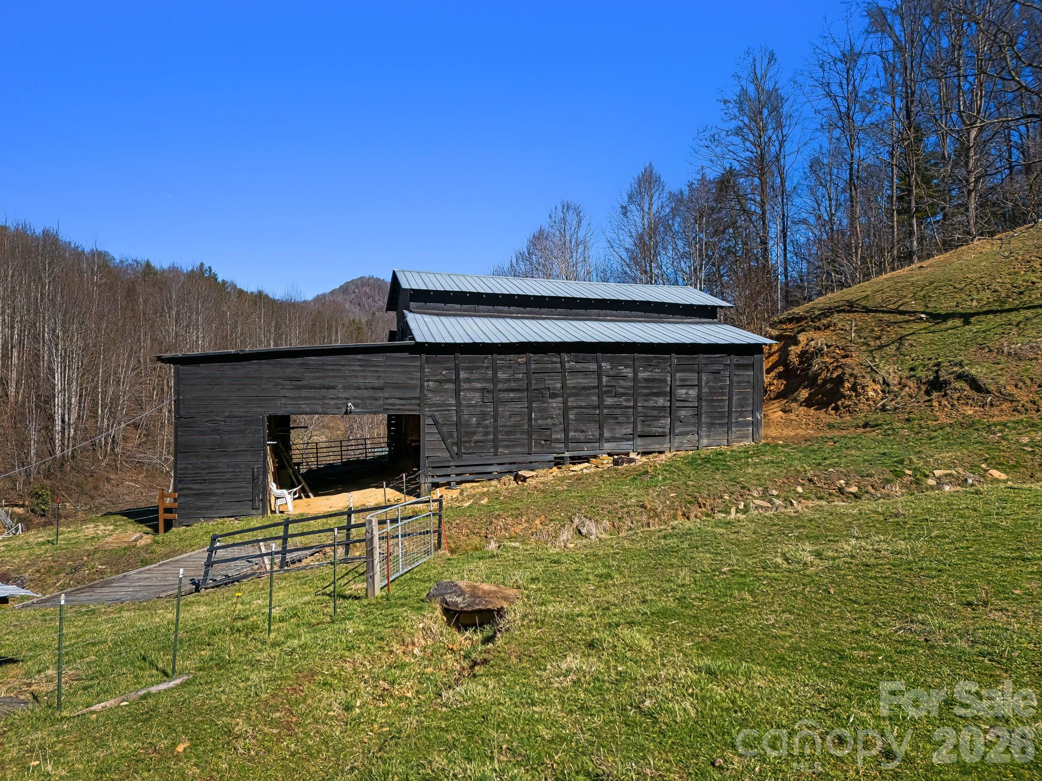 867 Indian Creek Road — Burnsville
