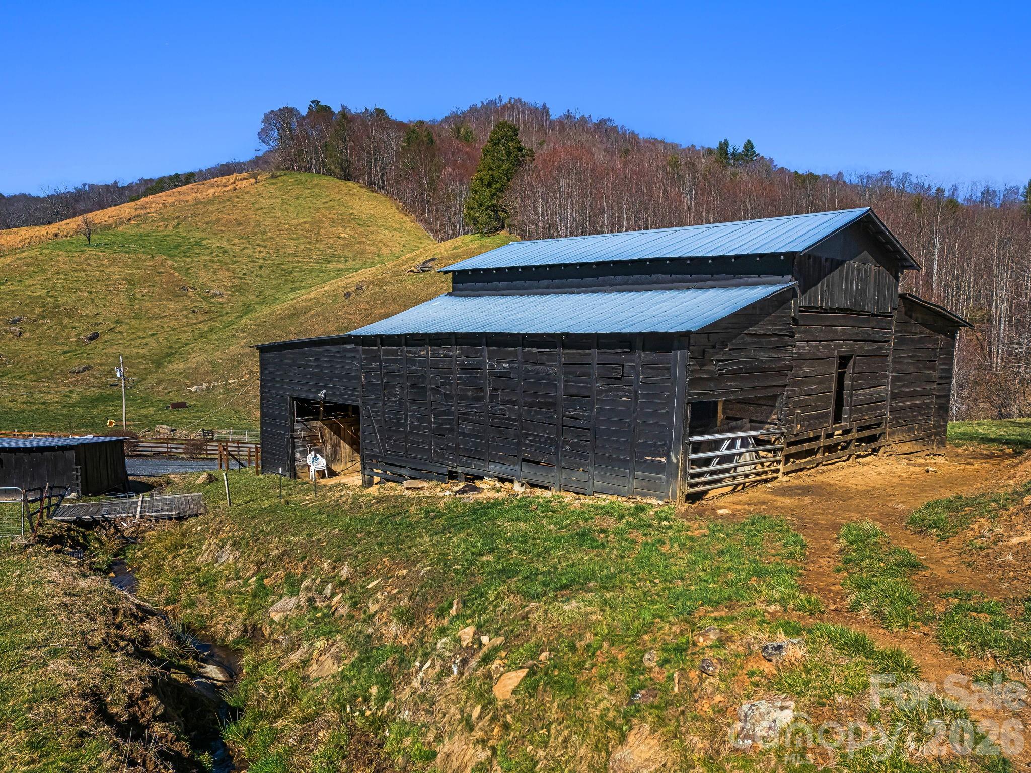 867 Indian Creek Road — Burnsville