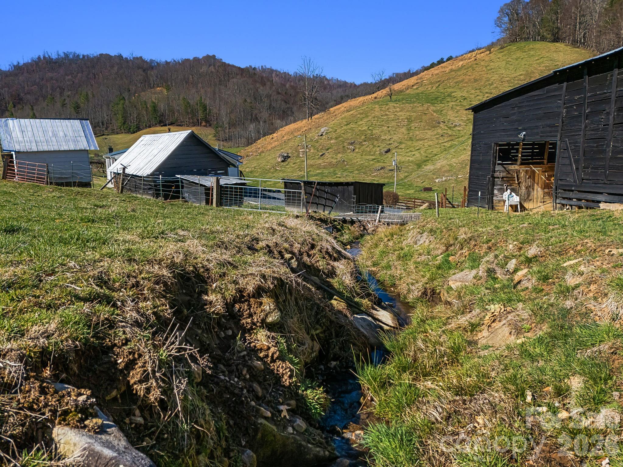 867 Indian Creek Road — Burnsville