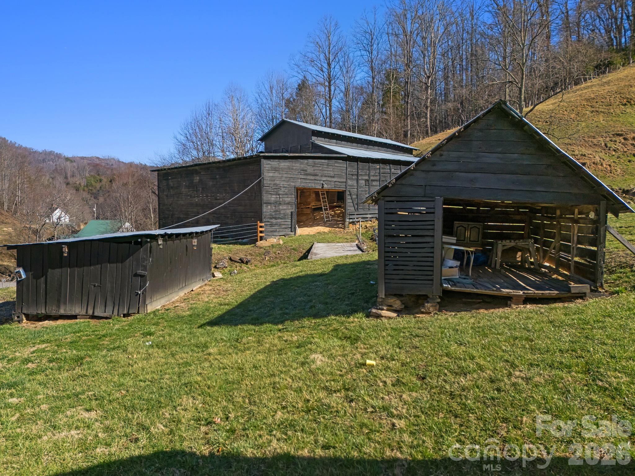 867 Indian Creek Road — Burnsville